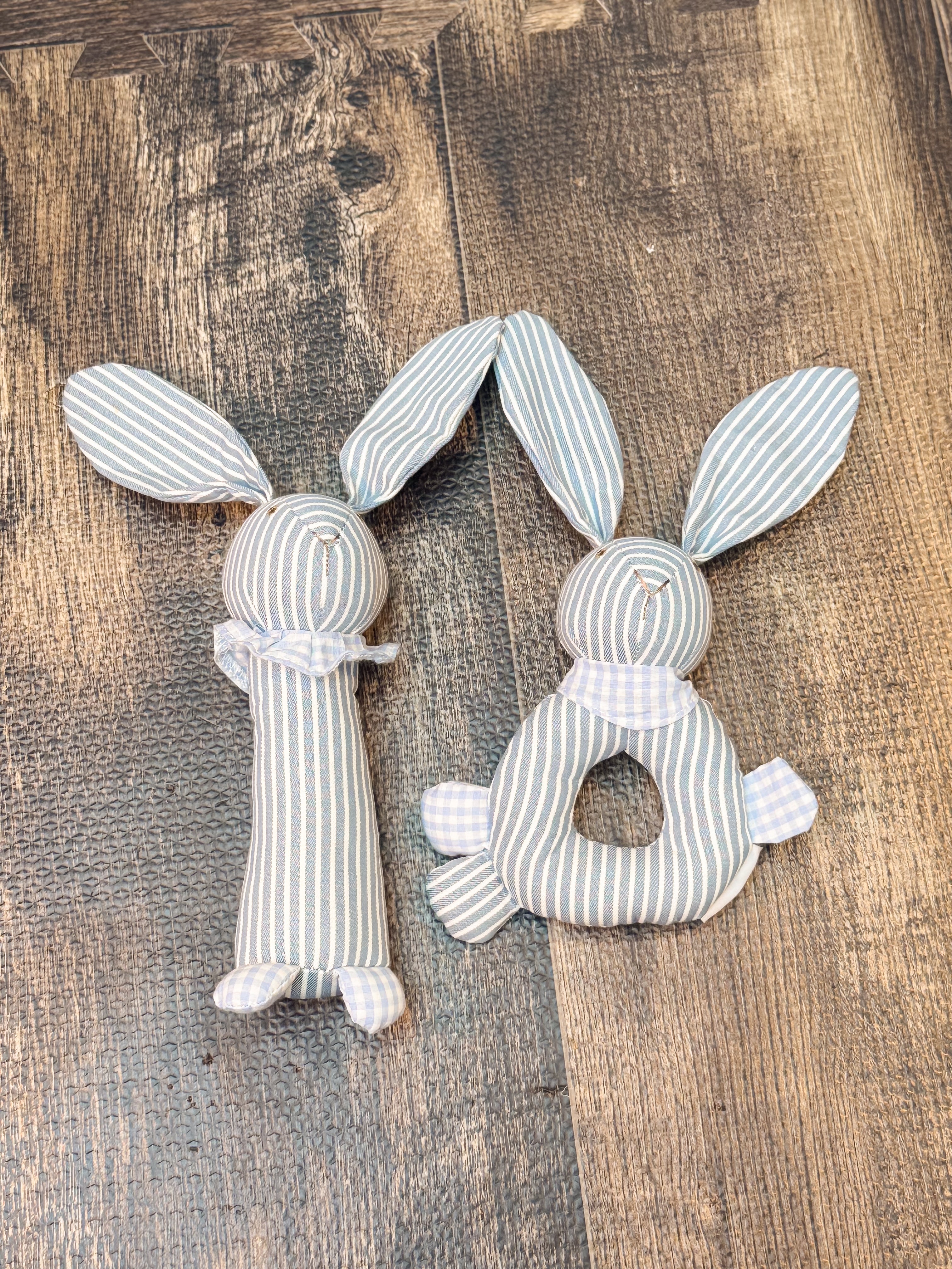 Luxury Baby Gift Box – Magnet Mouse Onesie & Blue Bunny Rattles