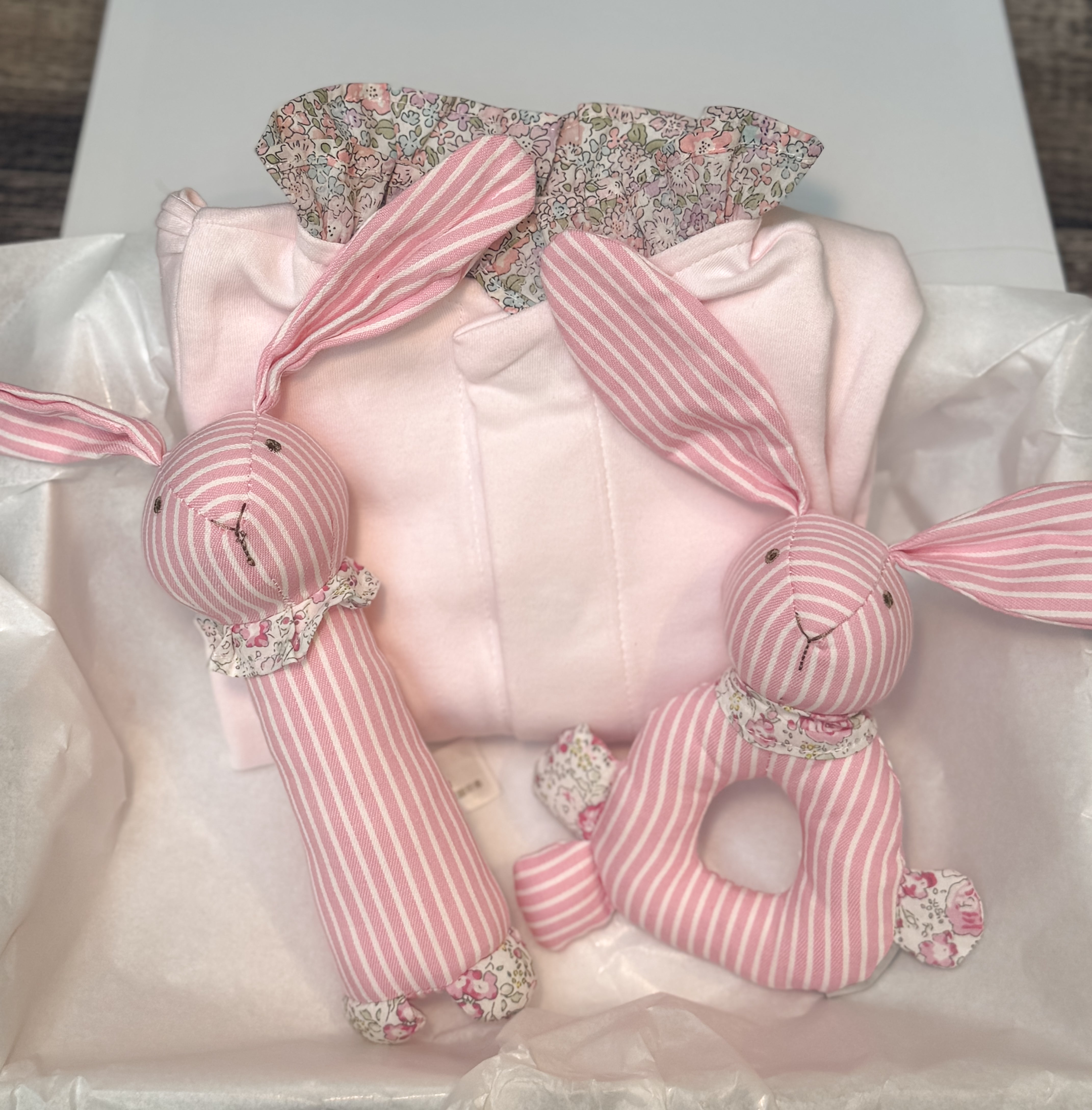 Luxury Baby Gift Box – Magnet Mouse Onesie & Pink Bunny Rattles